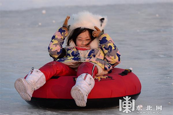 哈爾濱冰雪大世界，滑雪的魅力與奇幻之旅，哈爾濱冰雪大世界，滑雪魅力與奇幻之旅的探險(xiǎn)之旅