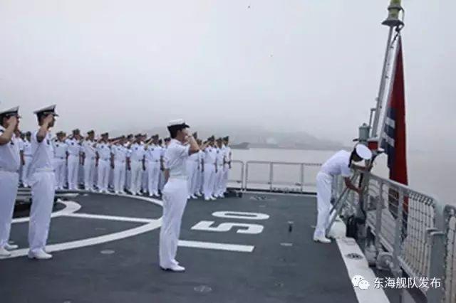鄭州號(hào)驅(qū)逐艦女艦長(zhǎng)，海軍之光，巾幗英雄，鄭州號(hào)驅(qū)逐艦女艦長(zhǎng)，海軍巾幗英雄之光