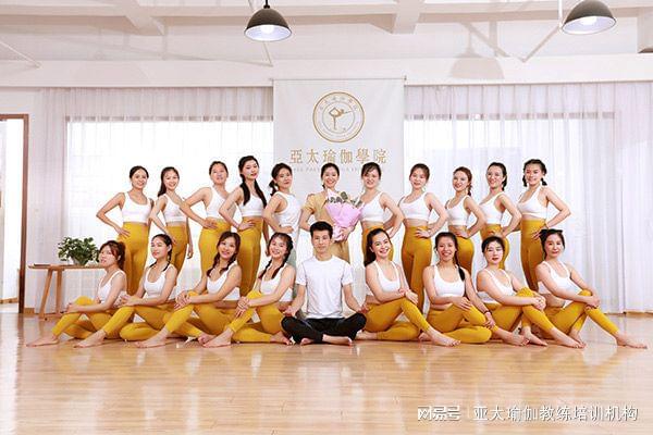 國(guó)內(nèi)最好的瑜伽培訓(xùn)學(xué)校，探索卓越瑜伽教育的殿堂，卓越瑜伽教育殿堂，國(guó)內(nèi)頂尖瑜伽培訓(xùn)學(xué)校探索之旅