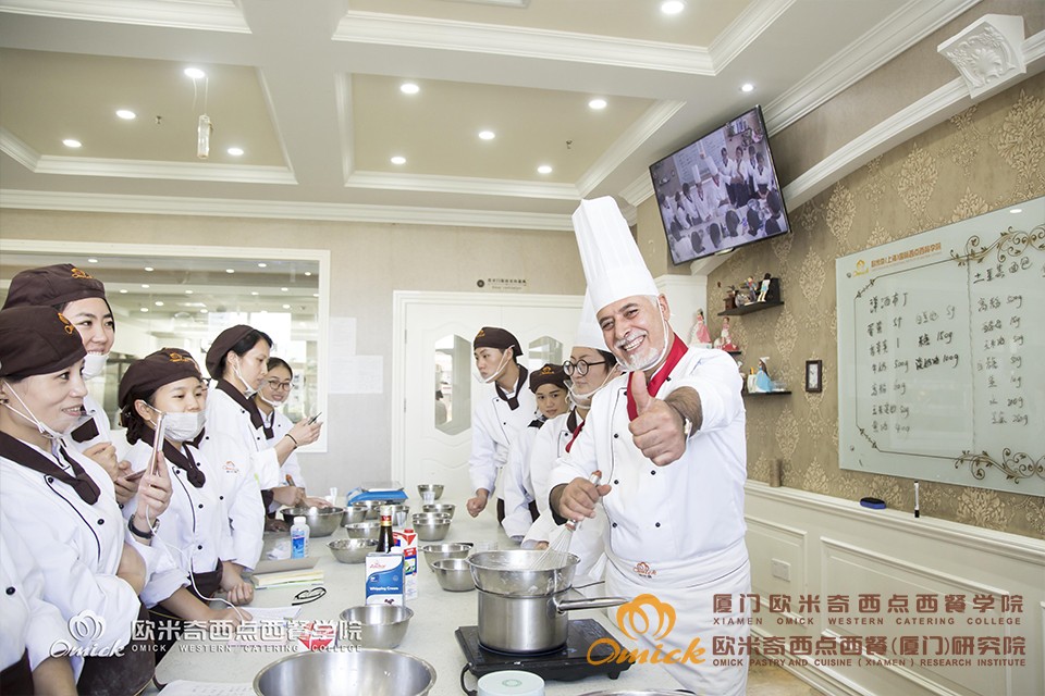 歐米奇西點(diǎn)烘焙學(xué)校所在地，探索美食之都的奧秘，歐米奇西點(diǎn)烘焙學(xué)校所在地，美食之都的探秘之旅