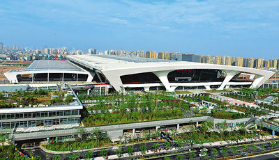 杭州東站，交通樞紐與城市的脈搏，杭州東站，交通樞紐與城市的跳動脈搏