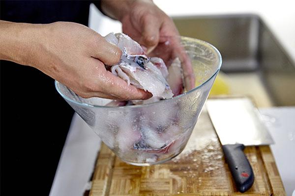 酸菜魚(yú)的美味制作秘訣，讓你品嘗到絕佳口感！，酸菜魚(yú)制作寶典，輕松呈現(xiàn)絕佳口感，讓你一嘗難忘！