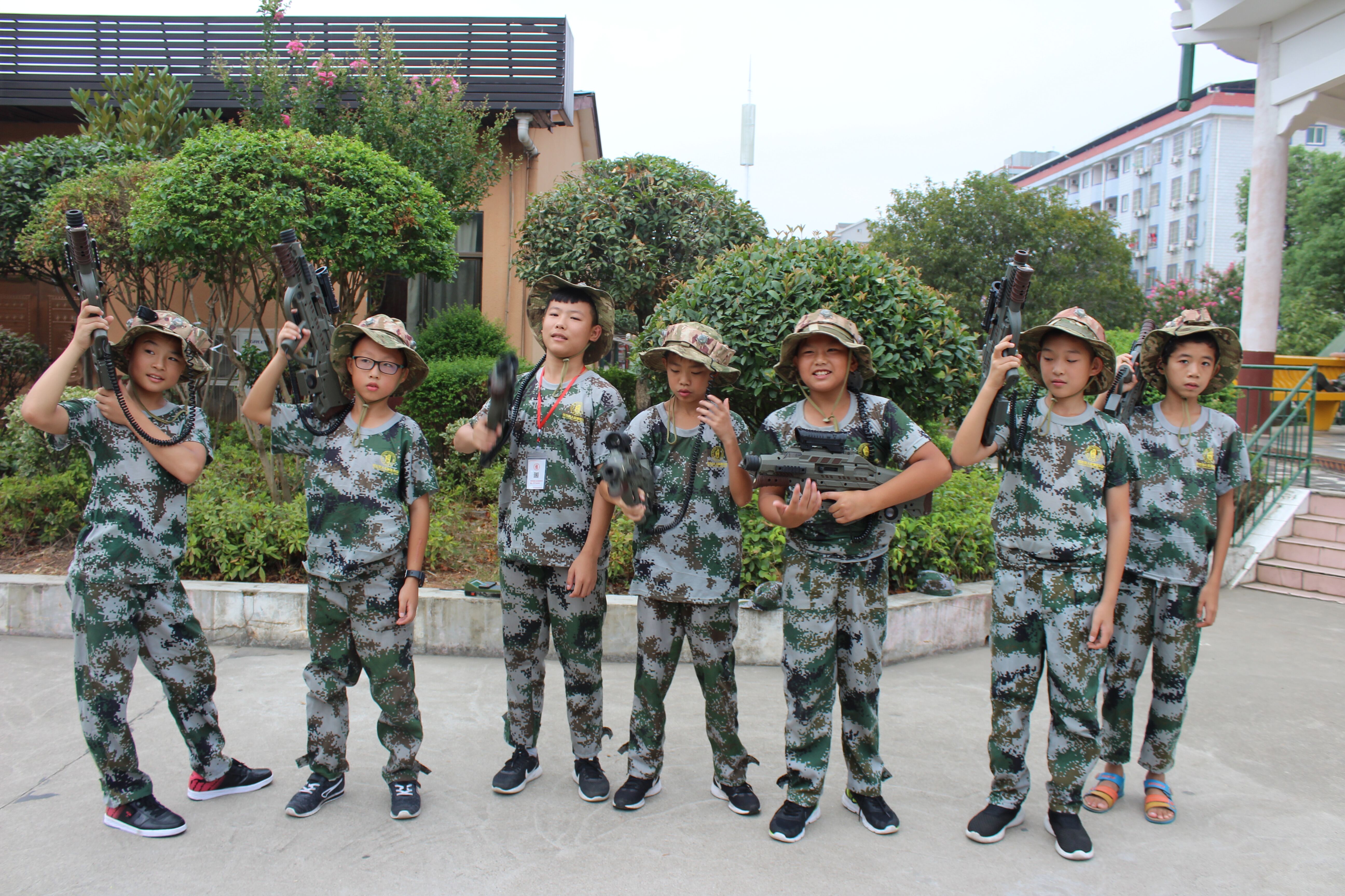 軍事夏令營(yíng)的好處，塑造青少年全面發(fā)展的優(yōu)秀平臺(tái)，軍事夏令營(yíng)，塑造青少年全面發(fā)展的優(yōu)秀平臺(tái)，培養(yǎng)全面發(fā)展的人才