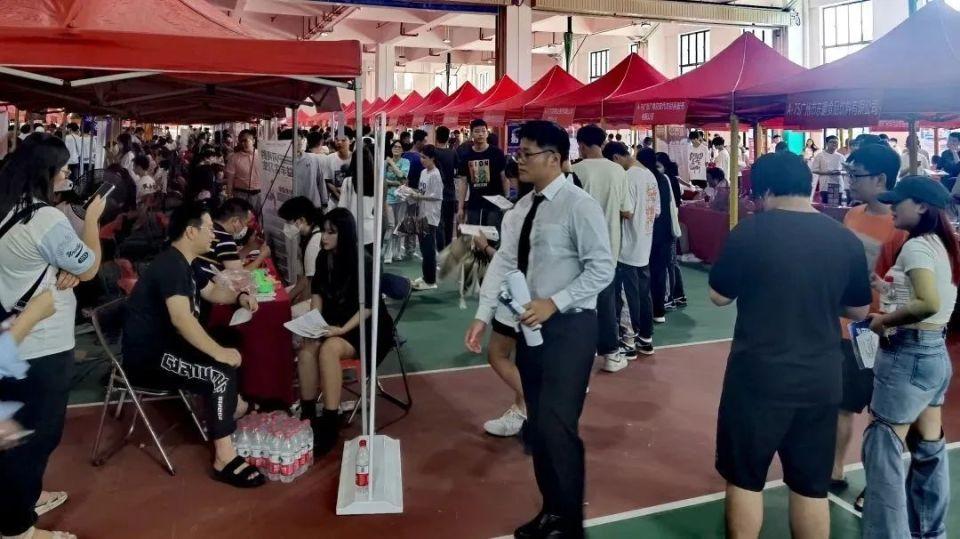廣州招聘會(huì)，人才市場的繁榮與機(jī)遇，廣州招聘會(huì)，人才市場繁榮與職業(yè)機(jī)遇探尋