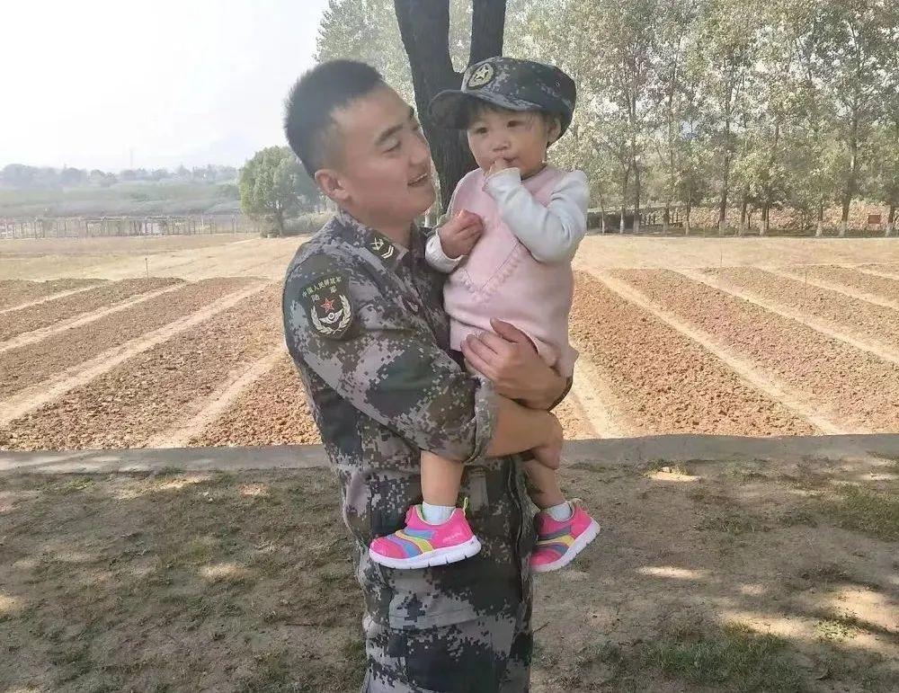 三軍儀仗隊中的卓越戰(zhàn)士——張自軒，三軍儀仗隊中的杰出戰(zhàn)士張自軒風(fēng)采展露