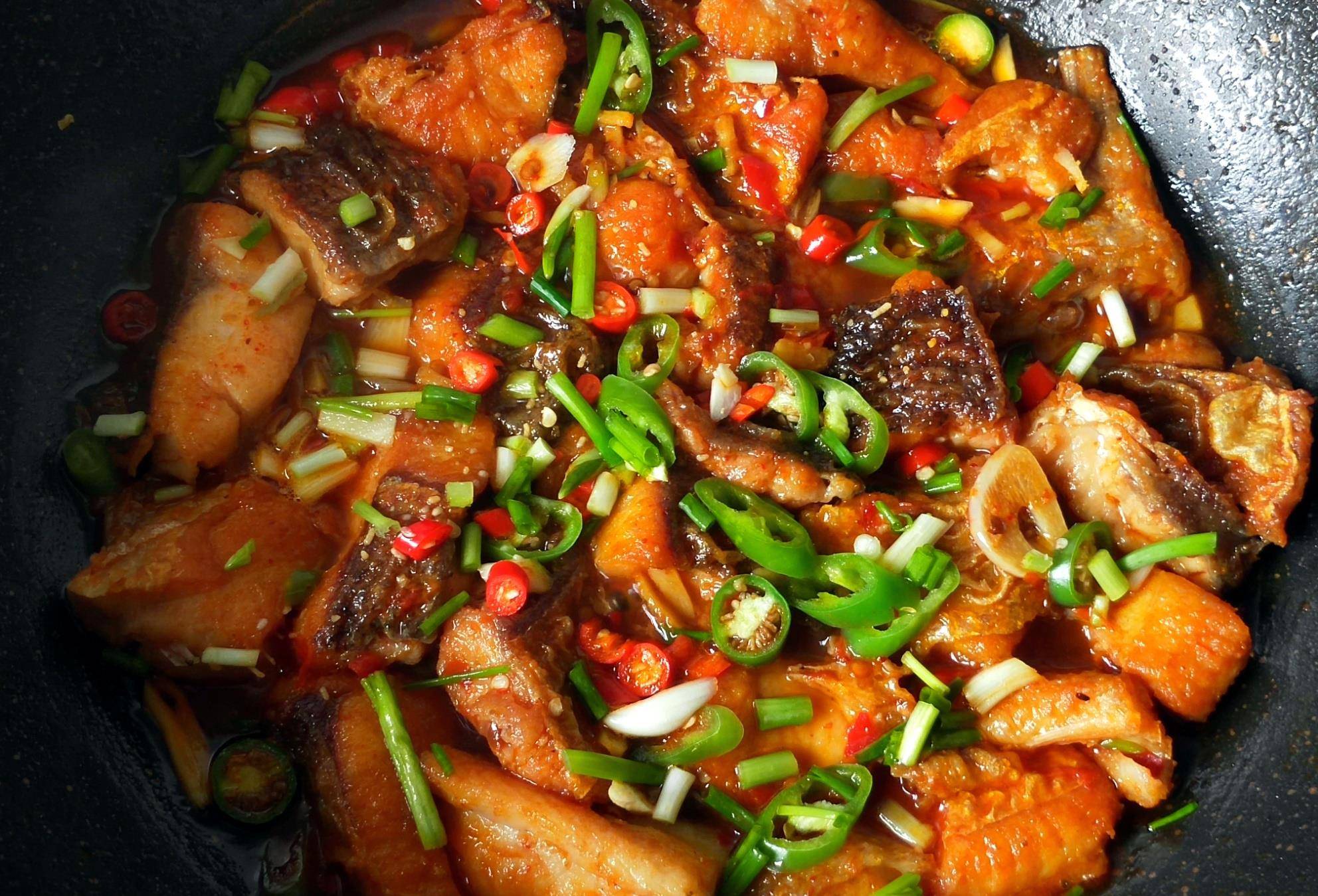 家常紅燒魚塊，一道美味佳肴的制作與分享，家常紅燒魚塊，美味佳肴的制作分享攻略
