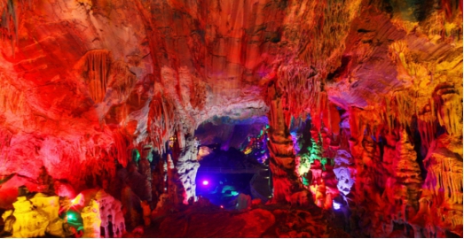 月亮洞景區(qū)，自然之美的圖片展現(xiàn)，月亮洞景區(qū)，自然之美的絕佳展現(xiàn)