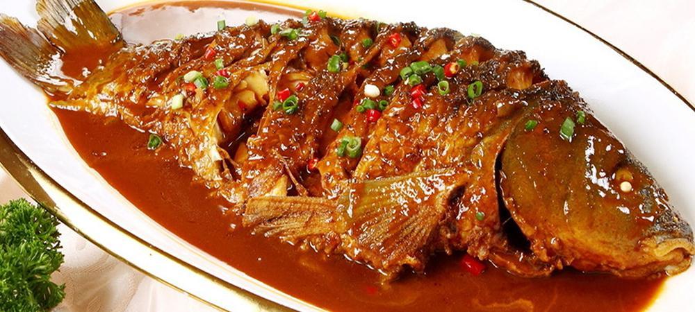 家常紅燒鯉魚的做法，家常紅燒鯉魚烹飪指南，美味秘訣大揭秘