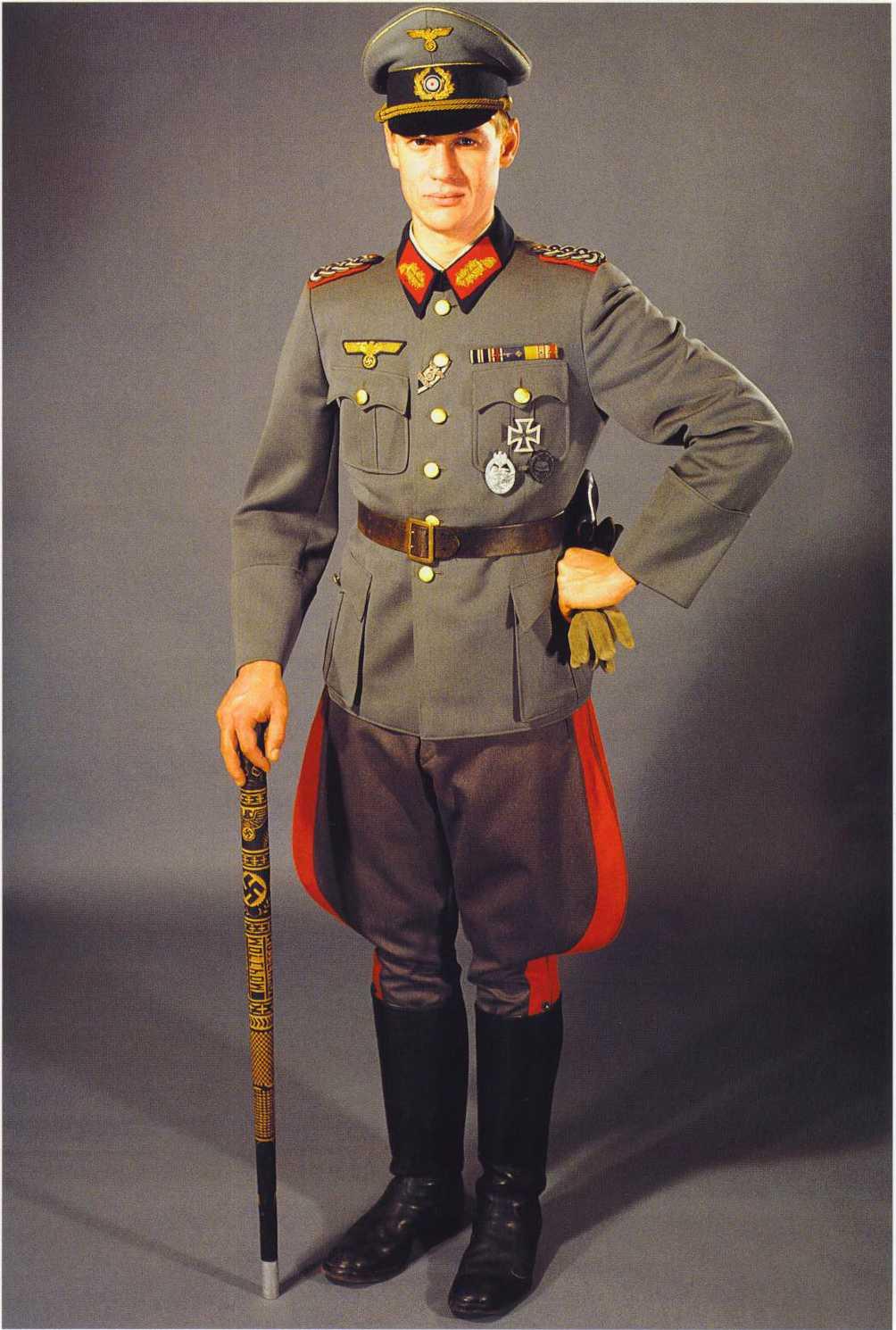 德國(guó)國(guó)防軍軍服，歷史、演變與特色，德國(guó)國(guó)防軍軍服，歷史演變與特色探究
