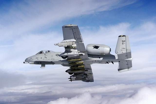 A-10攻擊機，對地攻擊的專業(yè)之選，A-10攻擊機，地面攻擊的專業(yè)利器