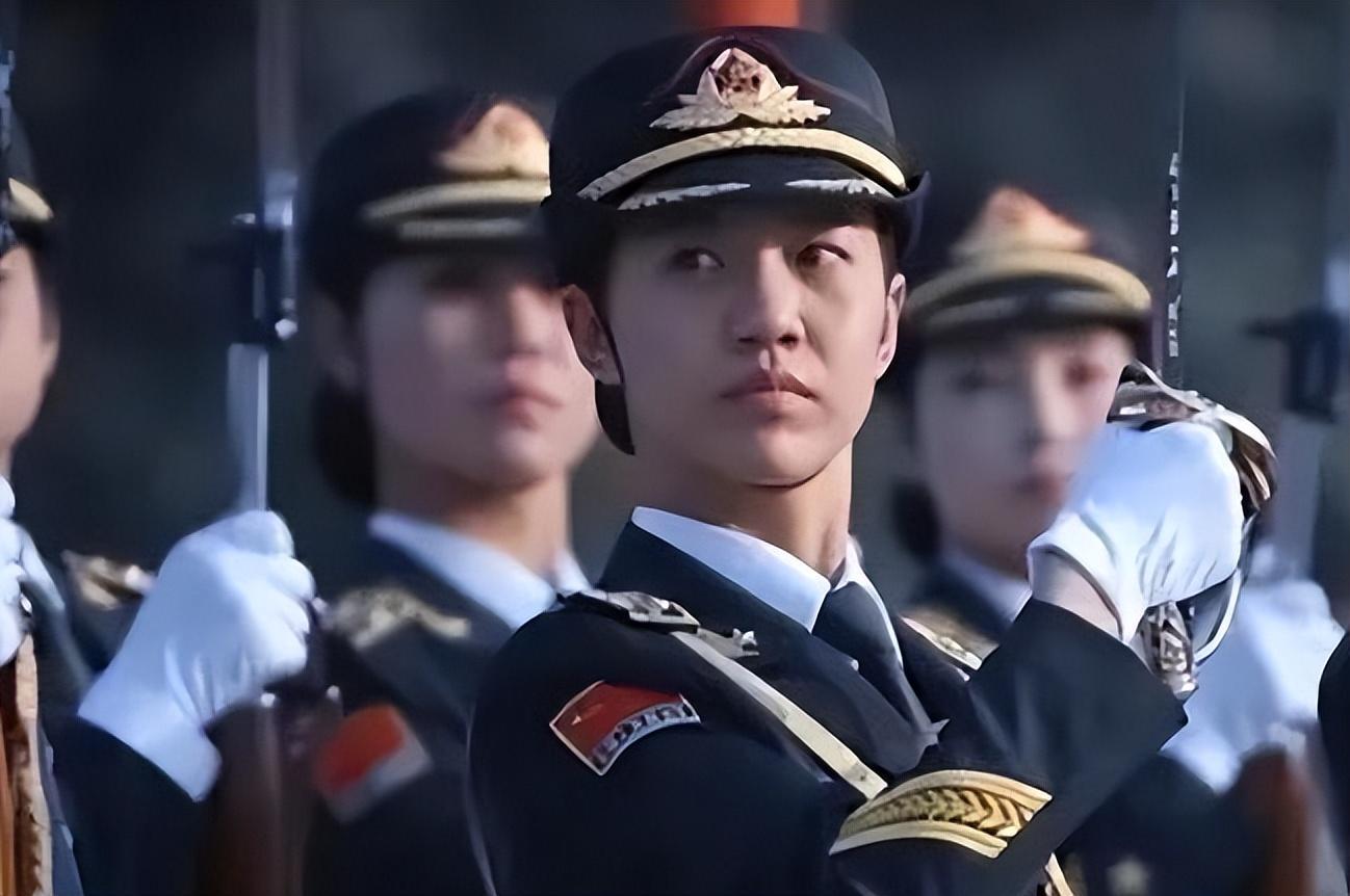 三軍儀仗隊女兵程誠照片，展現(xiàn)新時代巾幗英雄的風(fēng)采，三軍儀仗隊女兵程誠照片，新時代巾幗英雄風(fēng)采展現(xiàn)