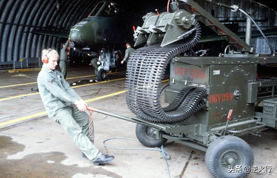 揭秘A-10攻擊機炮彈，戰(zhàn)爭中的空中霸主，揭秘A-10攻擊機炮彈，戰(zhàn)爭中的空中霸主霸主地位揭秘