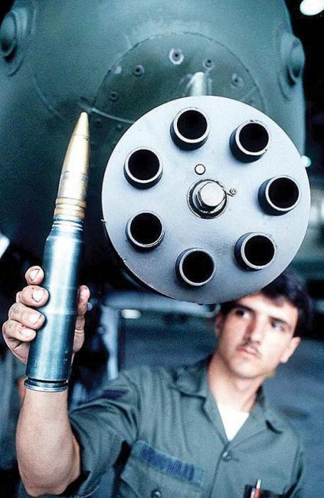 揭秘A-10攻擊機的頑強耐打能力，A-10攻擊機的頑強耐打能力揭秘