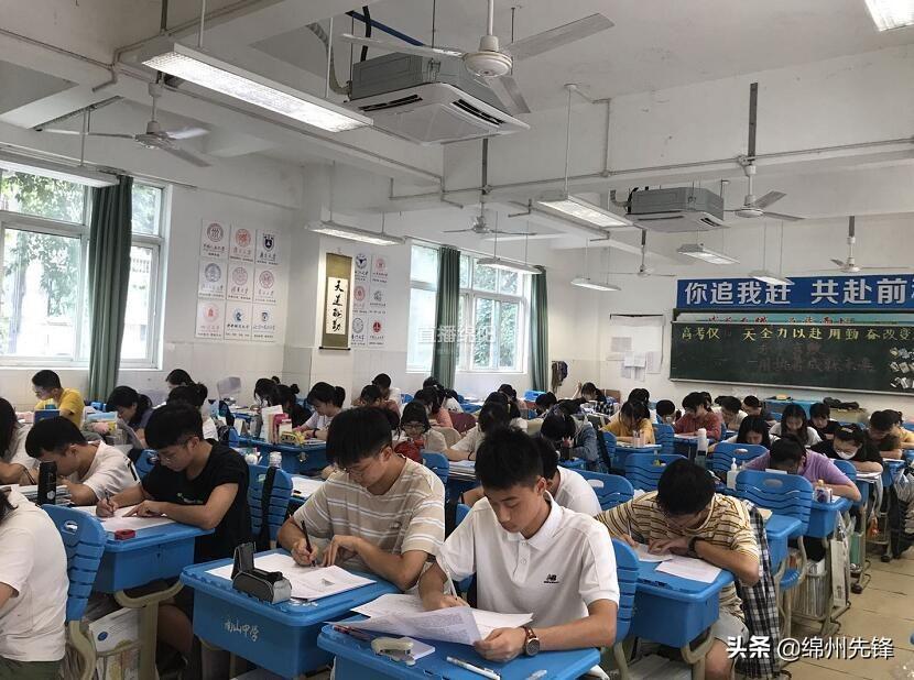 國(guó)際時(shí)事新聞作文，全球視野下的動(dòng)態(tài)與洞察，全球視野下的國(guó)際時(shí)事新聞洞察與動(dòng)態(tài)分析