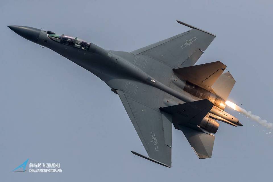 殲-16并非僅為空優(yōu)，深度解析其多重角色與戰(zhàn)略價(jià)值，深度解析，殲-16的多重角色與戰(zhàn)略價(jià)值遠(yuǎn)超空優(yōu)戰(zhàn)機(jī)