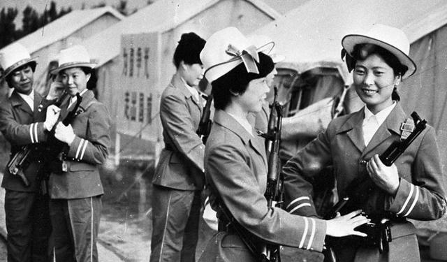 女兵閱兵