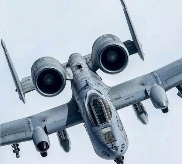 探索A-10戰(zhàn)斗機(jī)的壯麗身影，圖片解析與影響，A-10戰(zhàn)斗機(jī)的英姿，圖片解析與深遠(yuǎn)影響