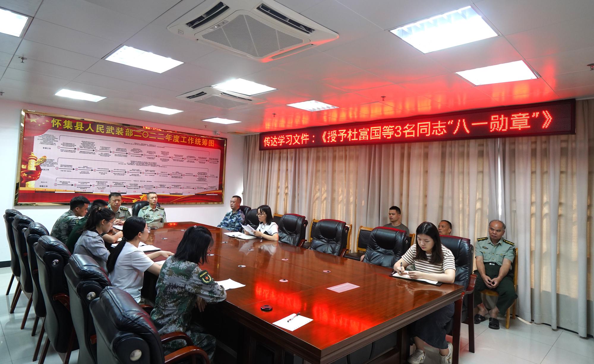 八一勛章國家給予的榮譽與獎勵金額探討，八一勛章，國家榮譽與獎勵金額深度解析