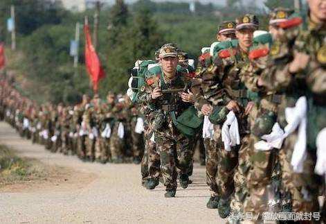 對(duì)中國人民解放軍的評(píng)價(jià)，英勇無畏，忠誠擔(dān)當(dāng)，中國人民解放軍，英勇無畏，忠誠擔(dān)當(dāng)?shù)牡浞? class=