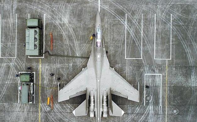 蘇霍伊與殲-16，航空巨匠的卓越合作與先進戰(zhàn)斗機的誕生，蘇霍伊與殲-16，航空合作鑄就輝煌，先進戰(zhàn)機誕生記