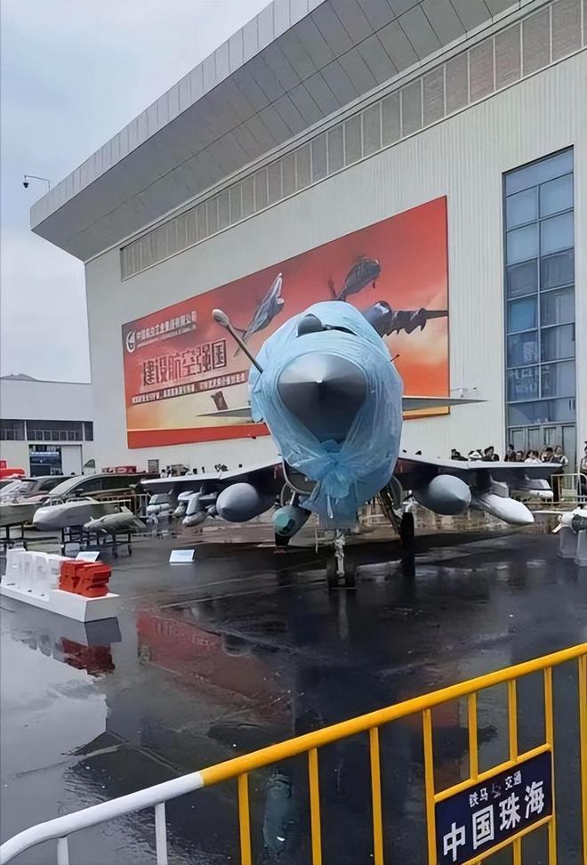 殲-10C，揭秘中國(guó)現(xiàn)代化戰(zhàn)斗機(jī)的卓越成就與未來(lái)展望，揭秘殲-10C，中國(guó)現(xiàn)代化戰(zhàn)斗機(jī)的輝煌成就與未來(lái)展望