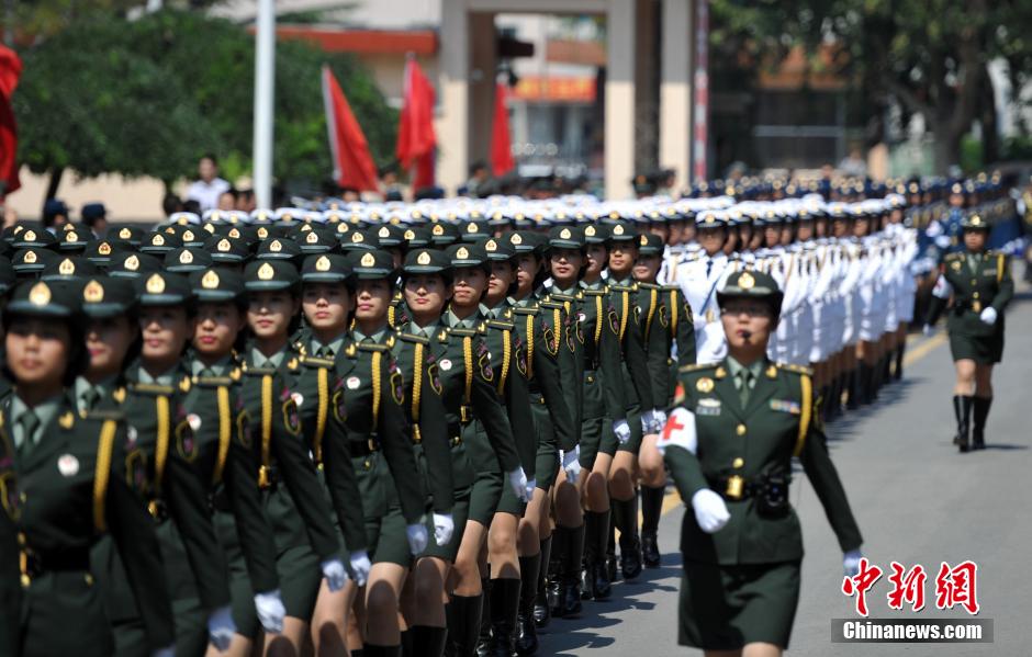 紀(jì)念抗日戰(zhàn)爭(zhēng)暨反法西斯戰(zhàn)爭(zhēng)勝利70周年閱兵，回顧與前瞻，紀(jì)念抗日戰(zhàn)爭(zhēng)暨反法西斯戰(zhàn)爭(zhēng)勝利70周年閱兵，回顧歷史，展望未來(lái)