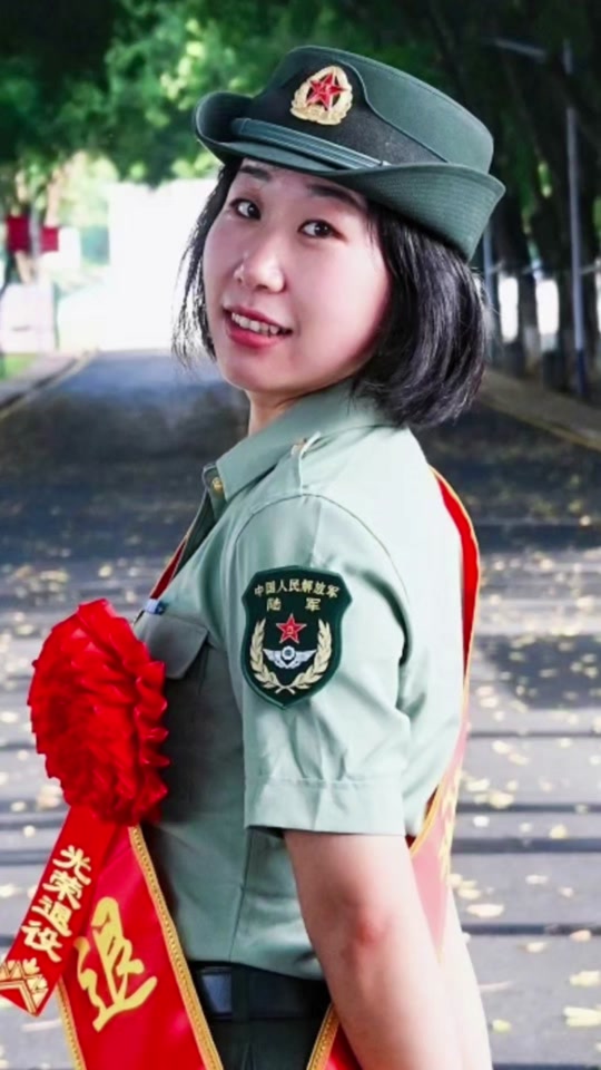 退伍季女兵，堅(jiān)韌與榮耀的交織，退伍季女兵，堅(jiān)韌與榮耀的綻放