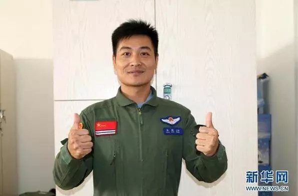 張超烈士，英勇無畏，永垂不朽，張超烈士，英勇無畏，英名永垂不朽