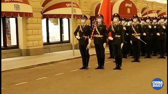 三軍儀仗隊街頭表演，展現(xiàn)榮耀與力量的盛大場面，三軍儀仗隊街頭盛大表演，榮耀與力量的完美展現(xiàn)