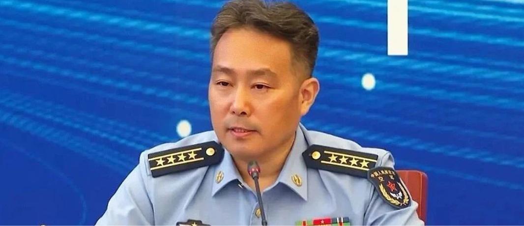 中國(guó)空軍繞飛，翱翔藍(lán)天，捍衛(wèi)長(zhǎng)空，中國(guó)空軍繞飛行動(dòng)，藍(lán)天捍衛(wèi)長(zhǎng)空之壯志壯志