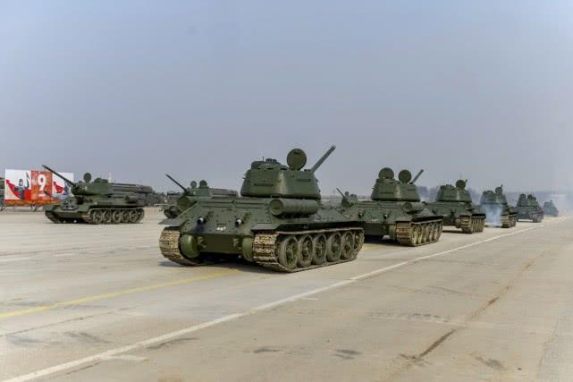 閱兵場上的獨特風景，一輛T-34的榮耀與傳奇，T-34坦克，閱兵場上的榮耀與傳奇