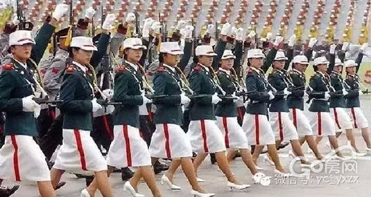 中國女兵流淚的高清圖片，背后的故事與情感共鳴，中國女兵背后的故事，流淚的瞬間與情感共鳴的震撼圖片