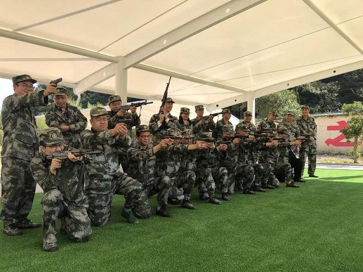 今天有軍事活動(dòng)，一場展現(xiàn)國家力量的盛大典禮，今日盛大軍事活動(dòng)，展現(xiàn)國家力量盛典