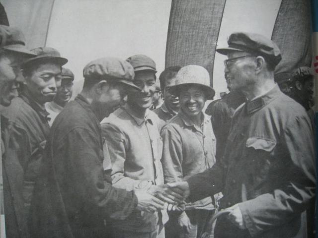 紅衛(wèi)兵不敢動的兩個將軍，勇氣與智慧的典范，紅衛(wèi)兵中的勇氣與智慧典范，兩位將軍的故事