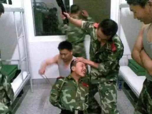 新兵第一年為啥挨打，深度解析與應(yīng)對(duì)策略，新兵第一年挨打現(xiàn)象，深度解析原因與應(yīng)對(duì)策略